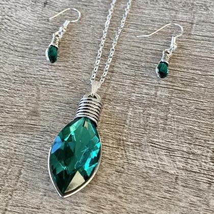 Emerald Christmas Light Necklace And Earring Set